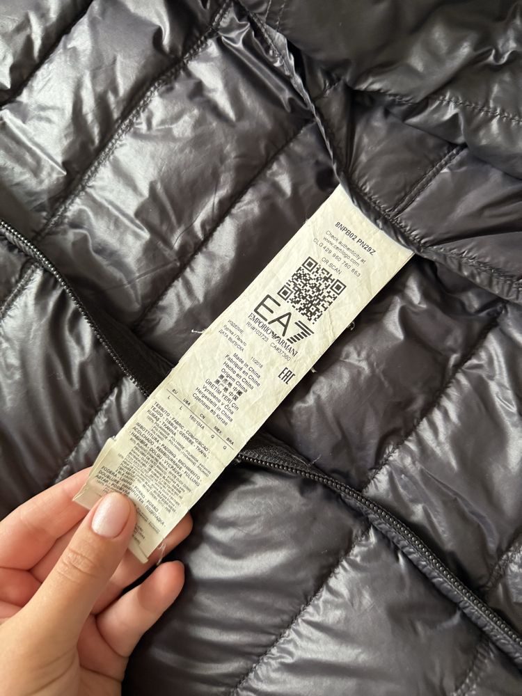 EA7 Emporio Armani Пуховик Куртка Чорний Regular Fit