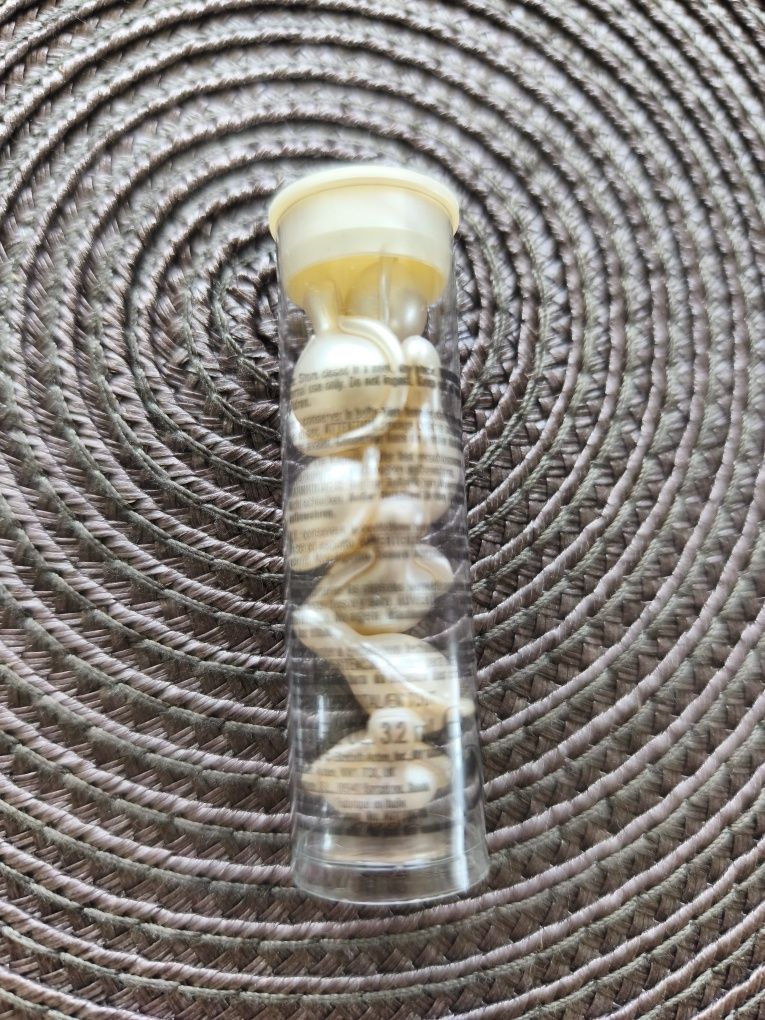 Elizabeth Arden serum nawilżające w kapsułkach