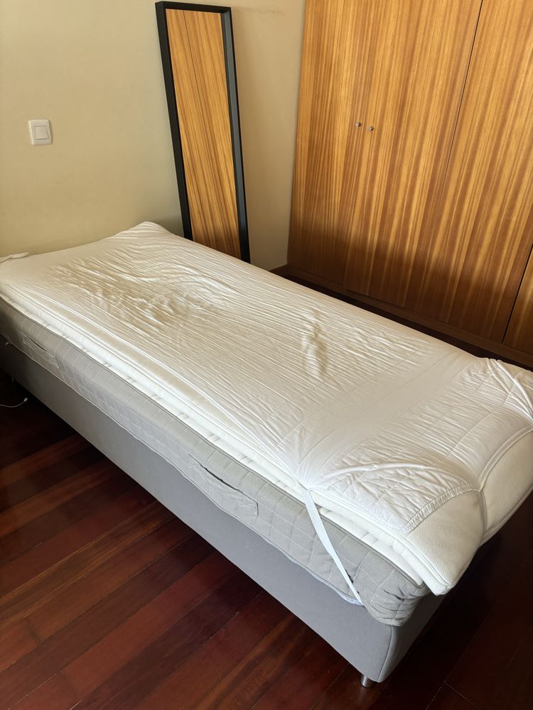 Cama / sommier solteiro com colchão e sobre colchão