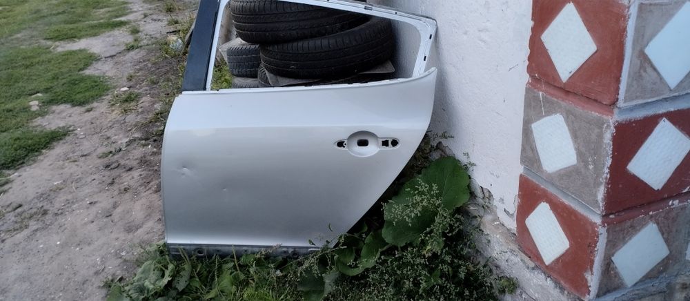 Двері рено меган 3 хетчбек