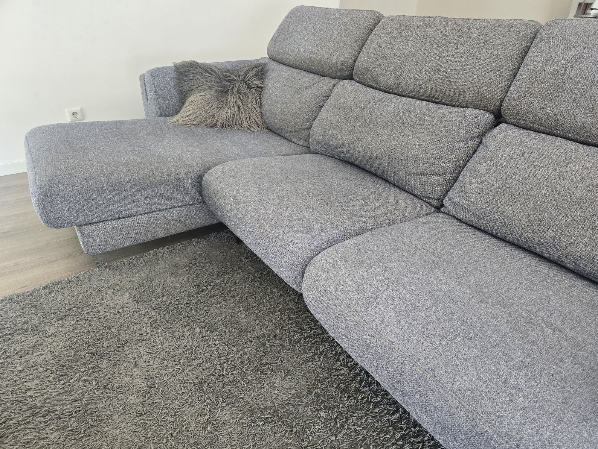 Sofá com chaise long 287 cm de largura