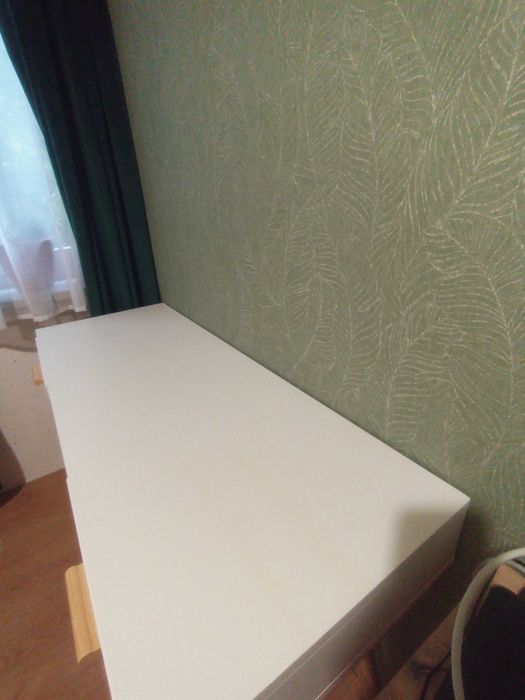 Białe biuirko/toaletka z szufladami