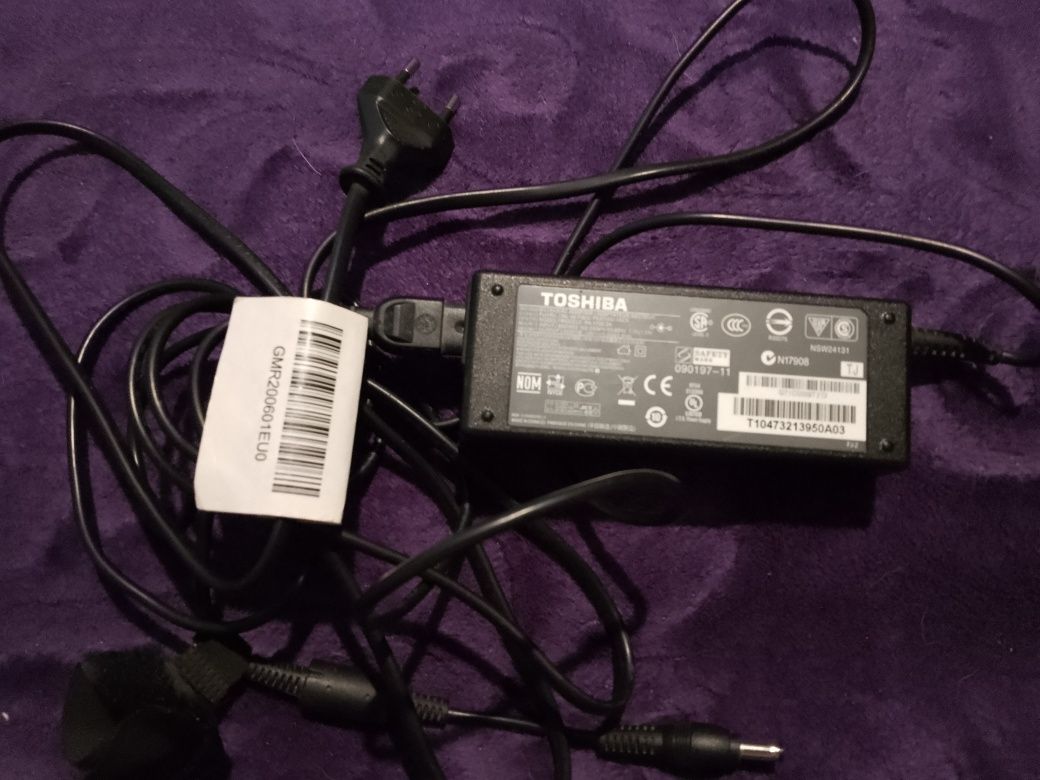 Ładowarka PA3715U-1ACA plus bateria PA3817U-1BRS Toshiba laptop