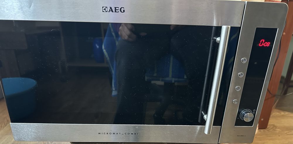 Мікрохвилева піч з грилем