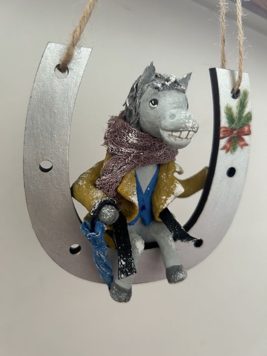 Игрушка на ёлку Конь в пальто