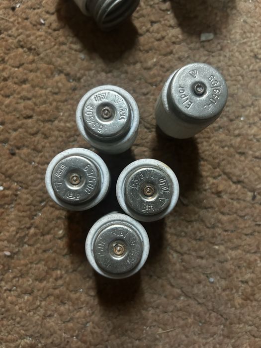 Bezpieczniki przemyslowe i oslonki