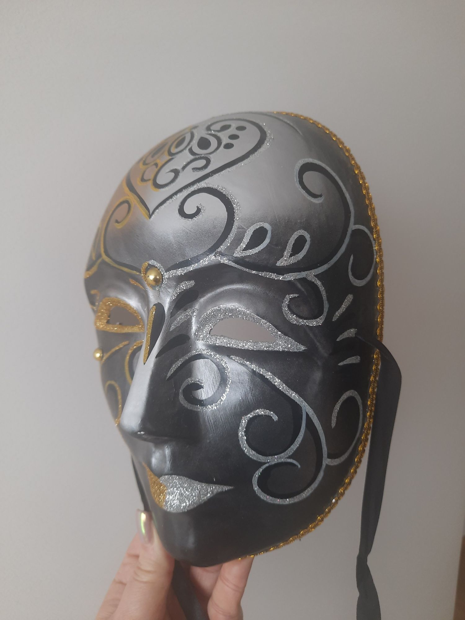 Czarno-złoto-srebrna maska karnawałowa