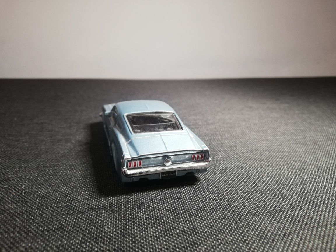 Ford Mustang GT Bburago skala 1:43