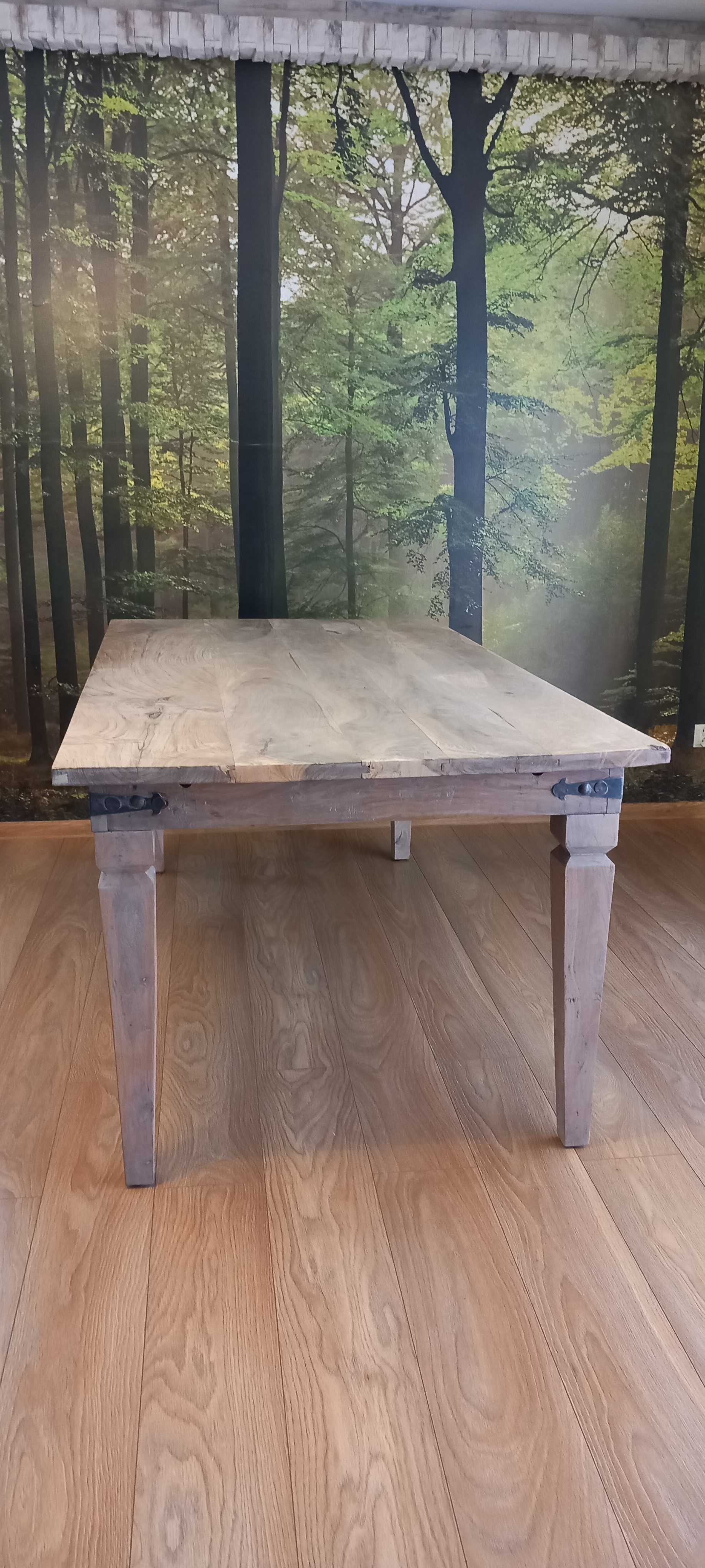 Stół  z litego drewna impregnowany
