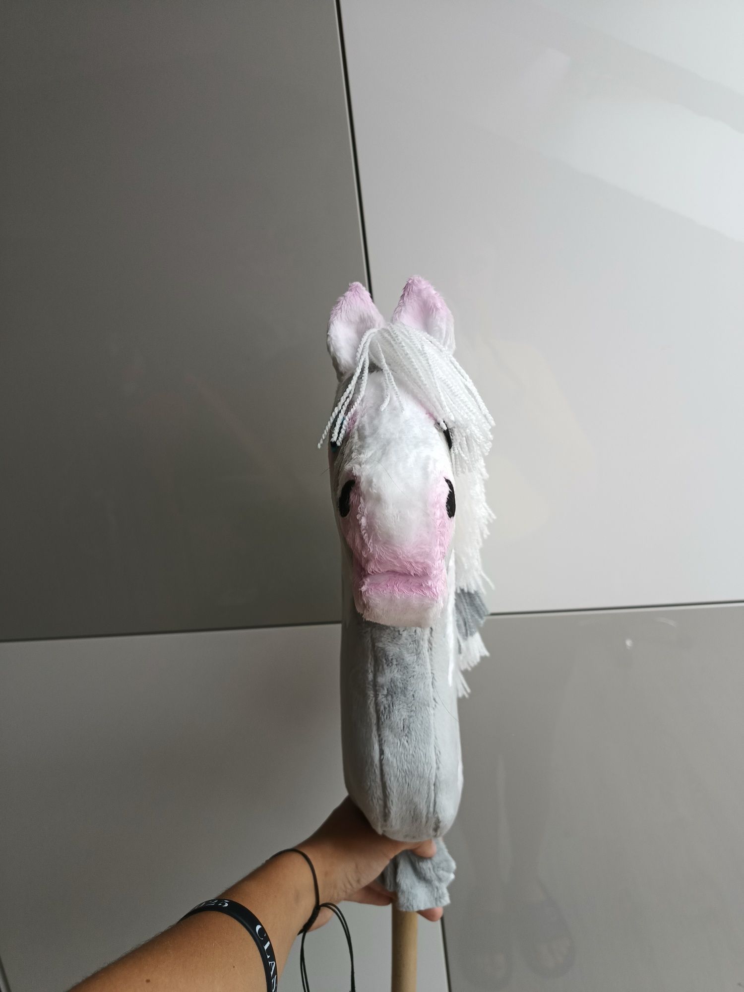 Hobby horse siwy-srokaty a3