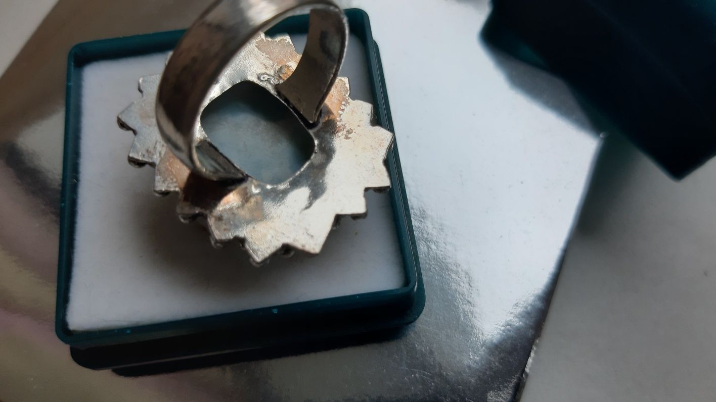 Большое серебряное кольцо с натуральным камнем Ларимар