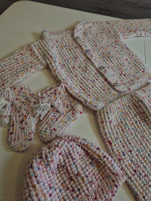 В’язані комбінезони та пледи