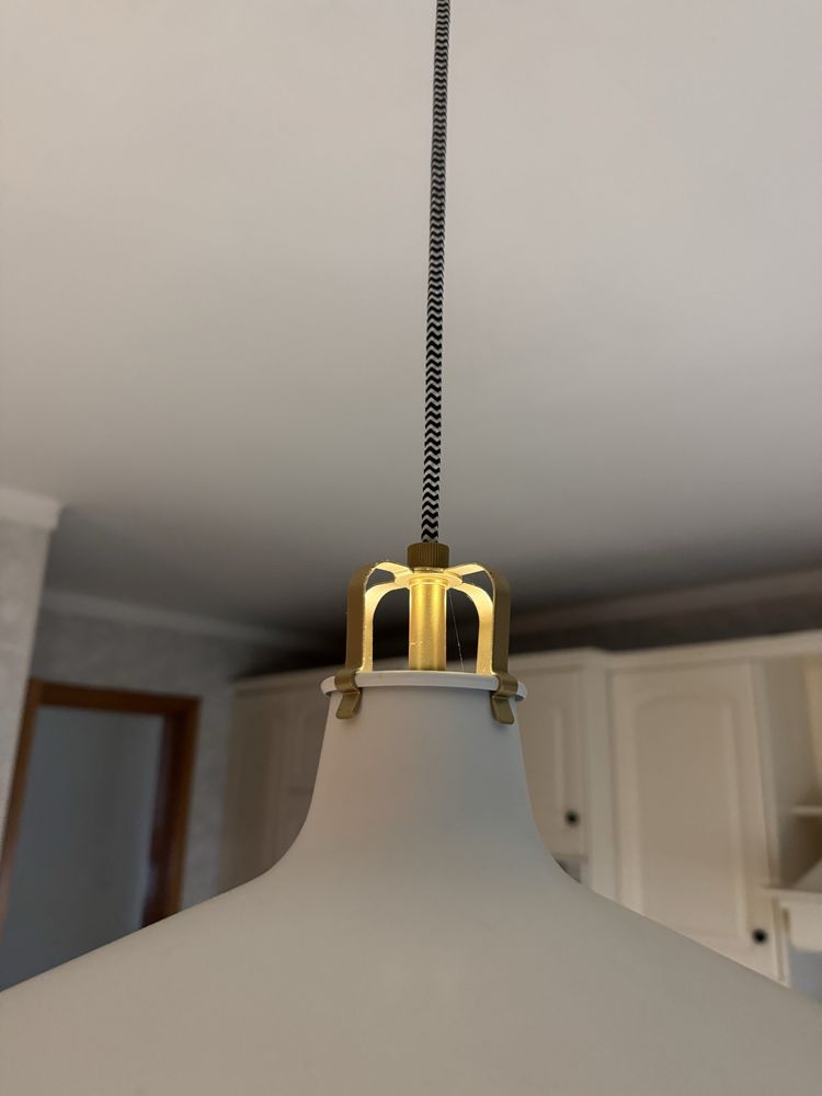 Candeeiro Ikea (meses de uso)