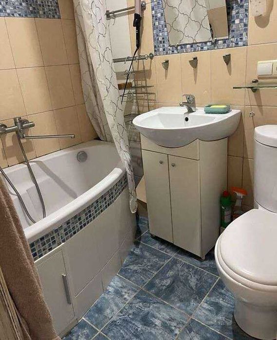 Здам 2к квартиру на вул. Макарова 1а