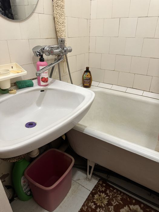 Оренда окремої кімнати для дівчини на Замості, Петроцентр. Варшавська