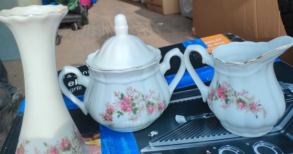PORCELANA__Komplet 3 elementy_Cukiernica/ Mlecznik/ Wazonik__PIĘKNY