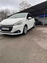 Продаю Peugeot 208