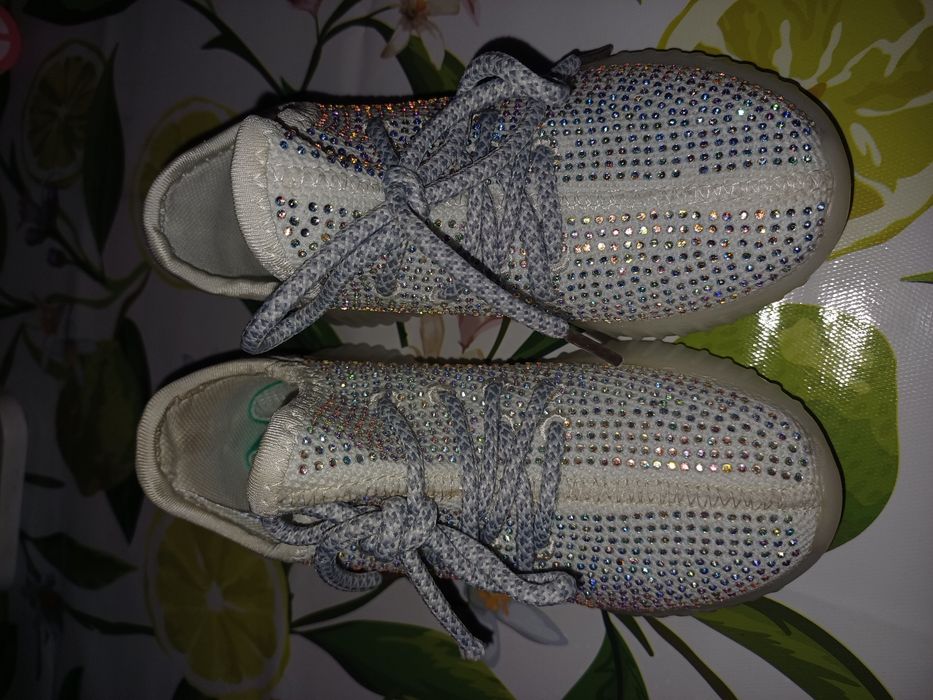 Нові дитячі кросівки