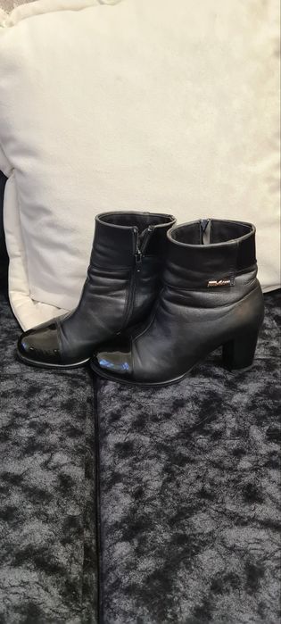 Продам жіночі шкіряні ботінки