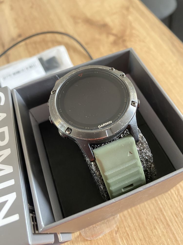 Garmin Fenix 5 z gps, komplet