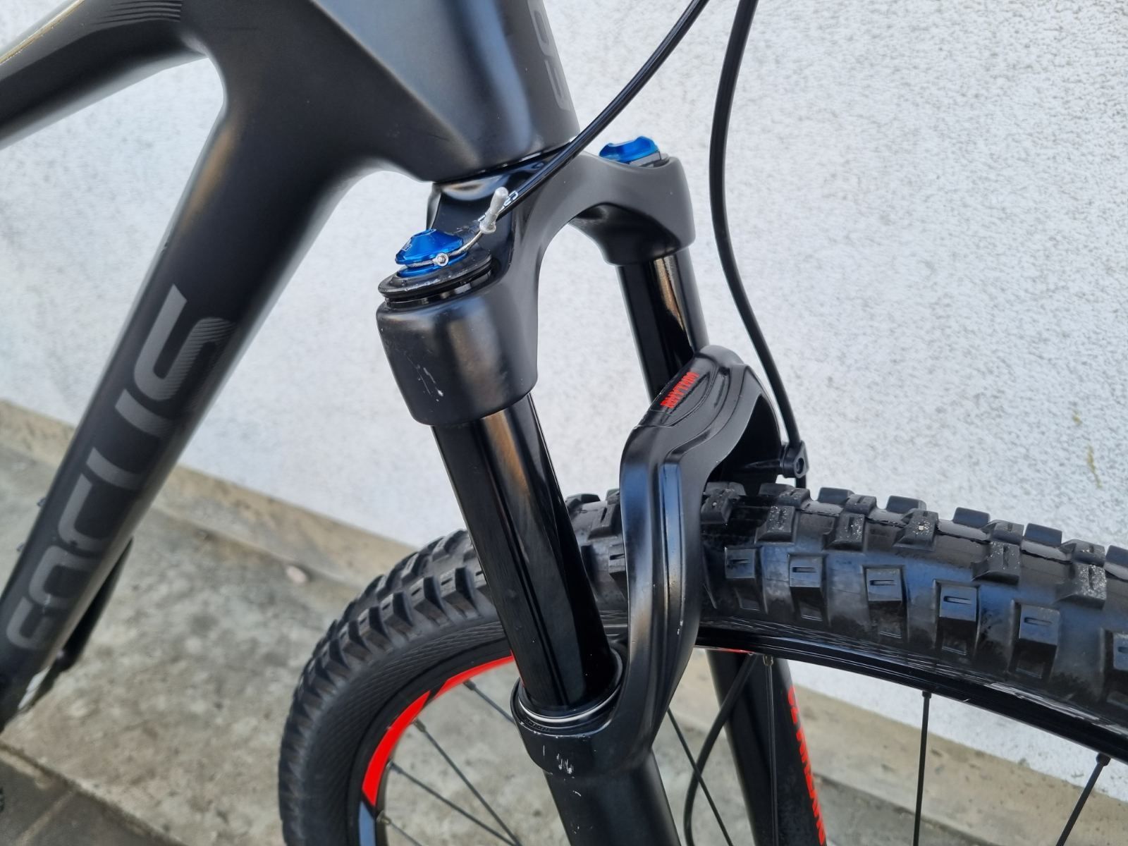 Велосипед Focus 29 кол Karbon Fox Shimano Deore Xt