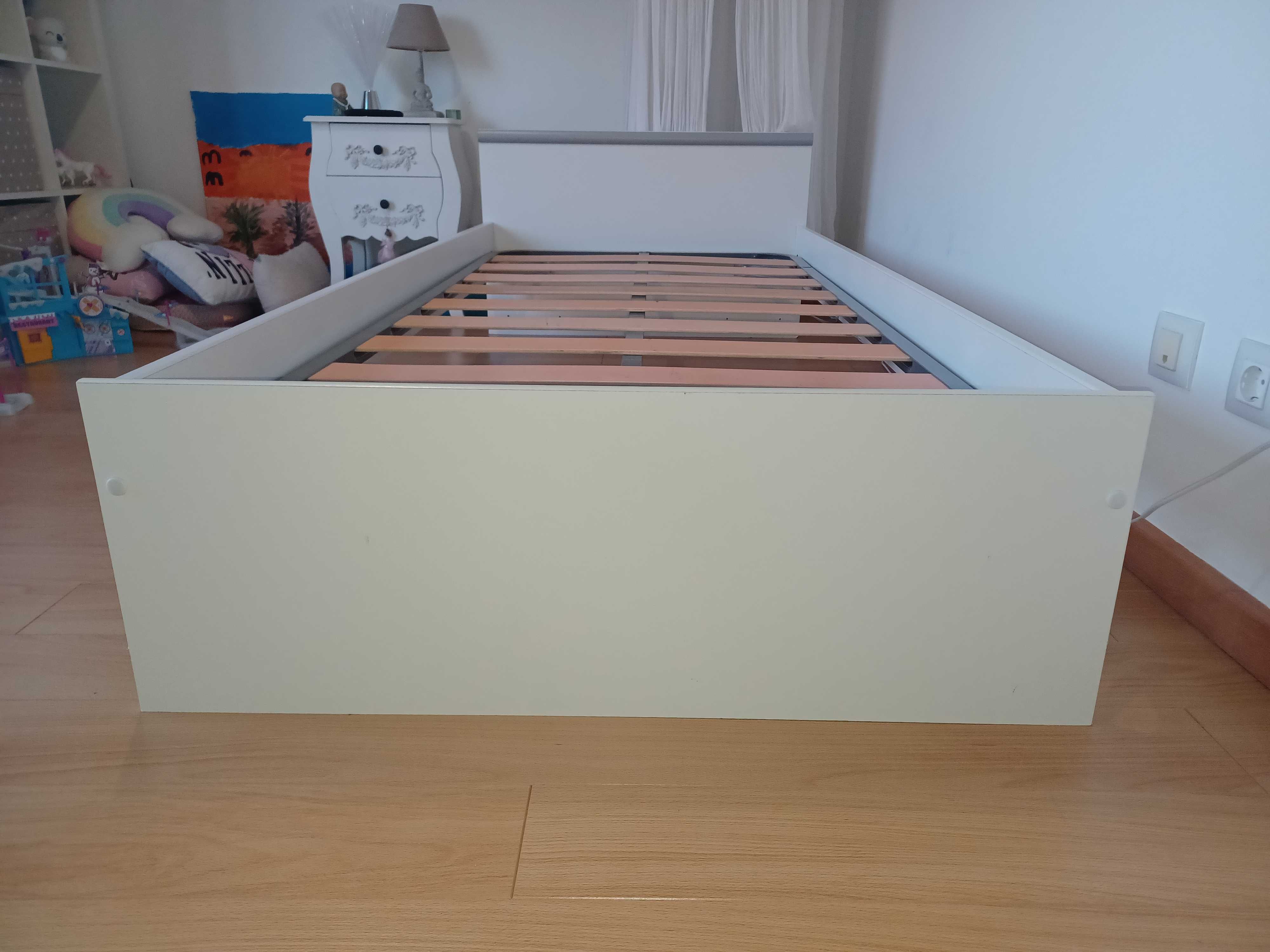 Cama individual criança com estrado