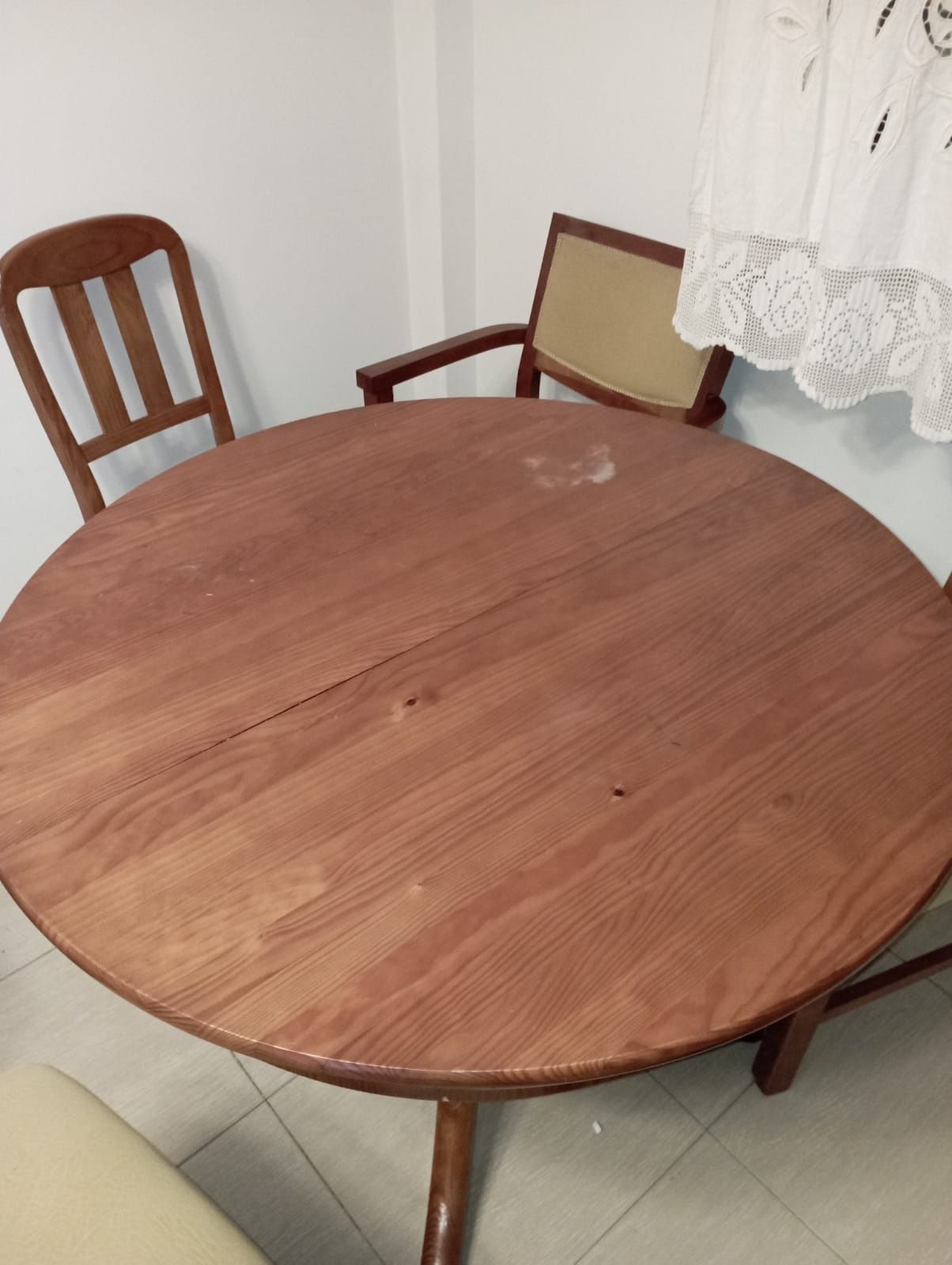 Mesa de jantar redonda extensível em punho mel maciço