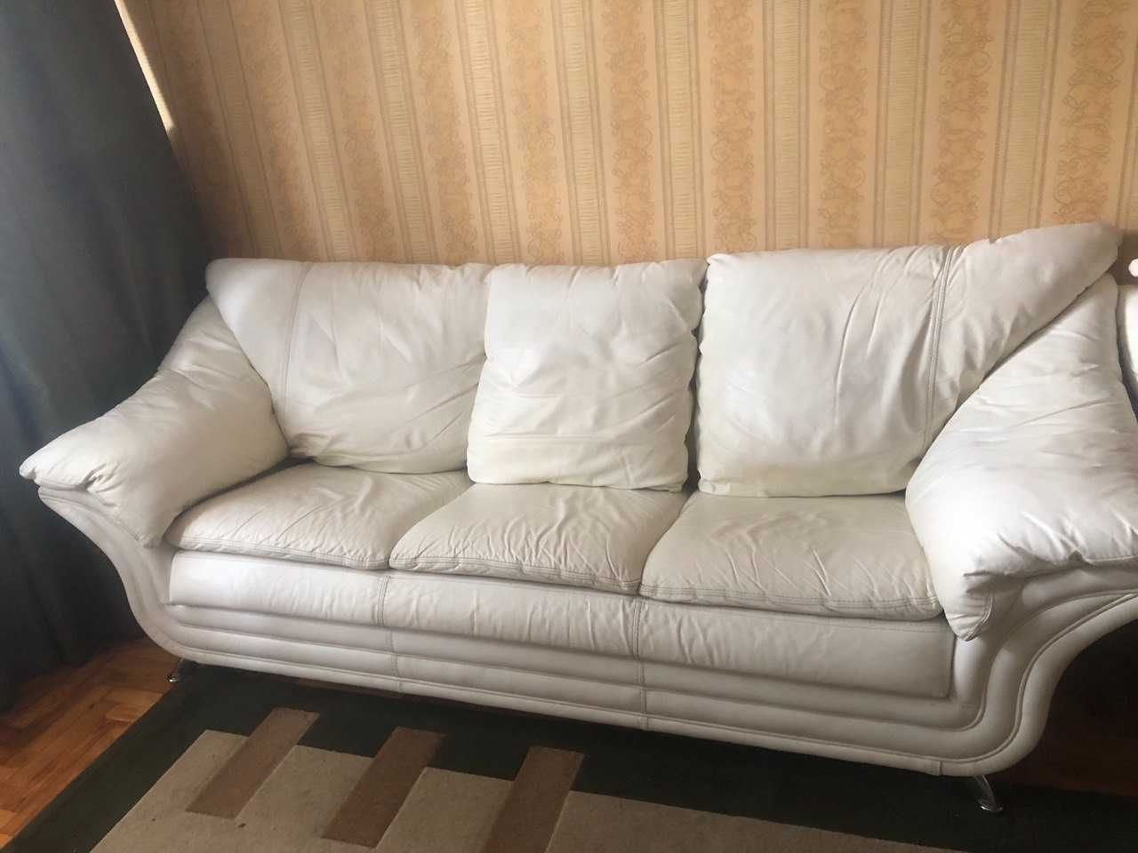 Меблі шкіряні: диван і два крісла