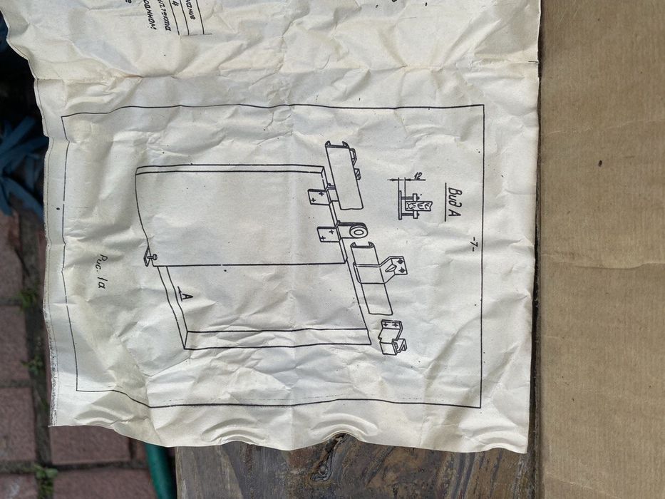 Пристрій для відкриття розсувних дверей або дверей купе