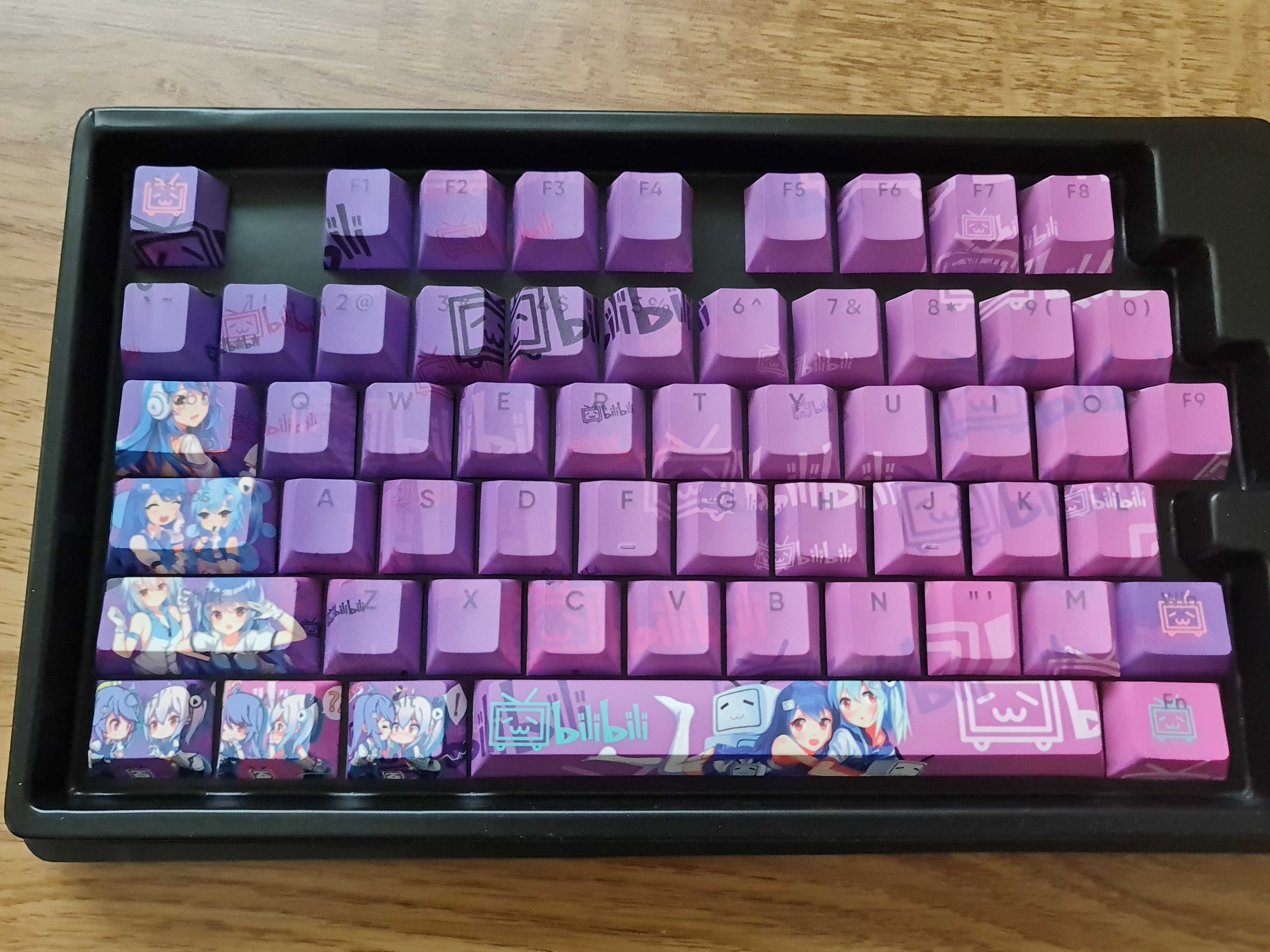 Klawisze PBT Keycaps różowe anime do klawiatury mechanicznej RGB