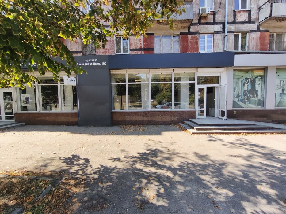 Приміщення на проспекті Олександра Поля 100