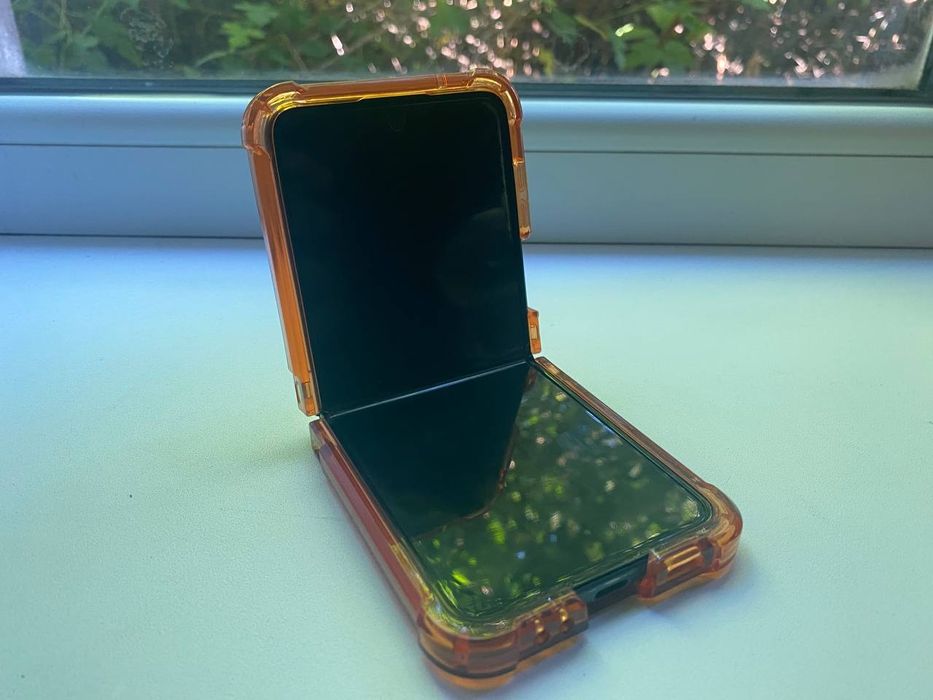 Продам либо обменяю Samsung flip 3