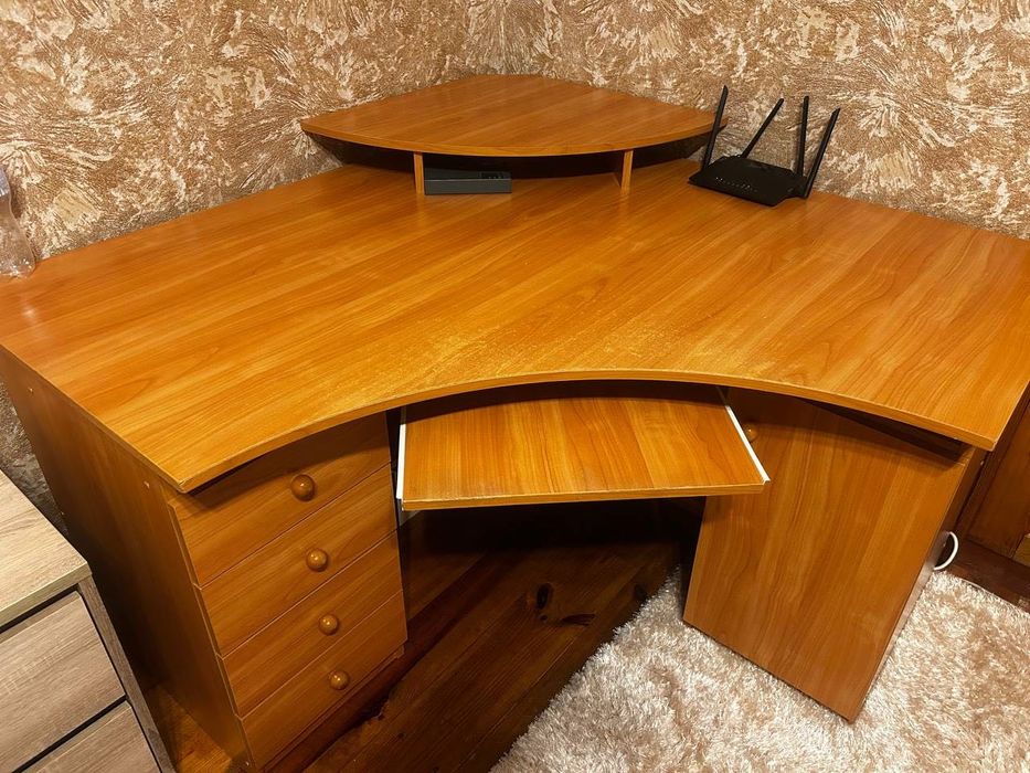 Продам Б/В Комп'ютерний Стіл