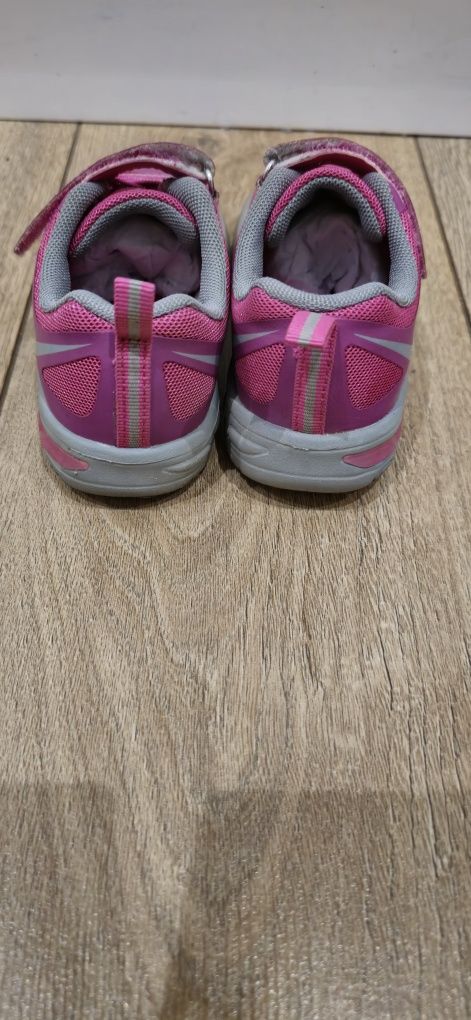 Buty sportowe dziewczęce świecą 26 (17cm)