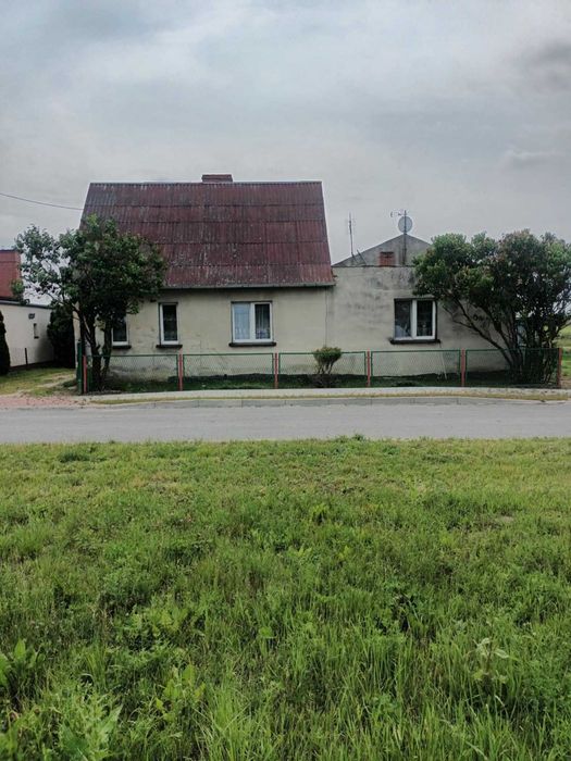 Dom  (siedlisko) wraz z budynkami gospodarczymi działka 4000m2.