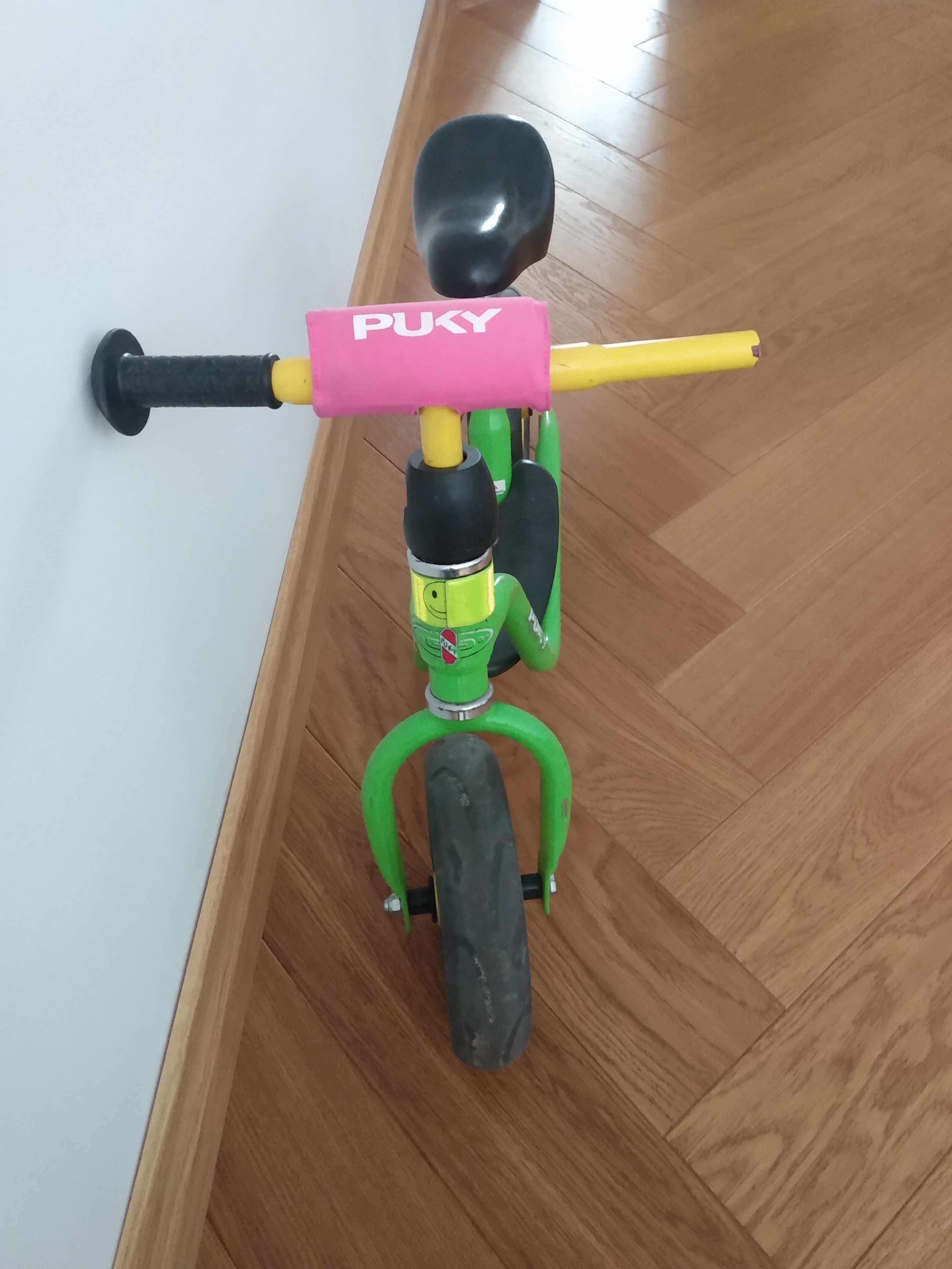 Rowerek biegowy Puky – kultowy model w zielonym kolorze