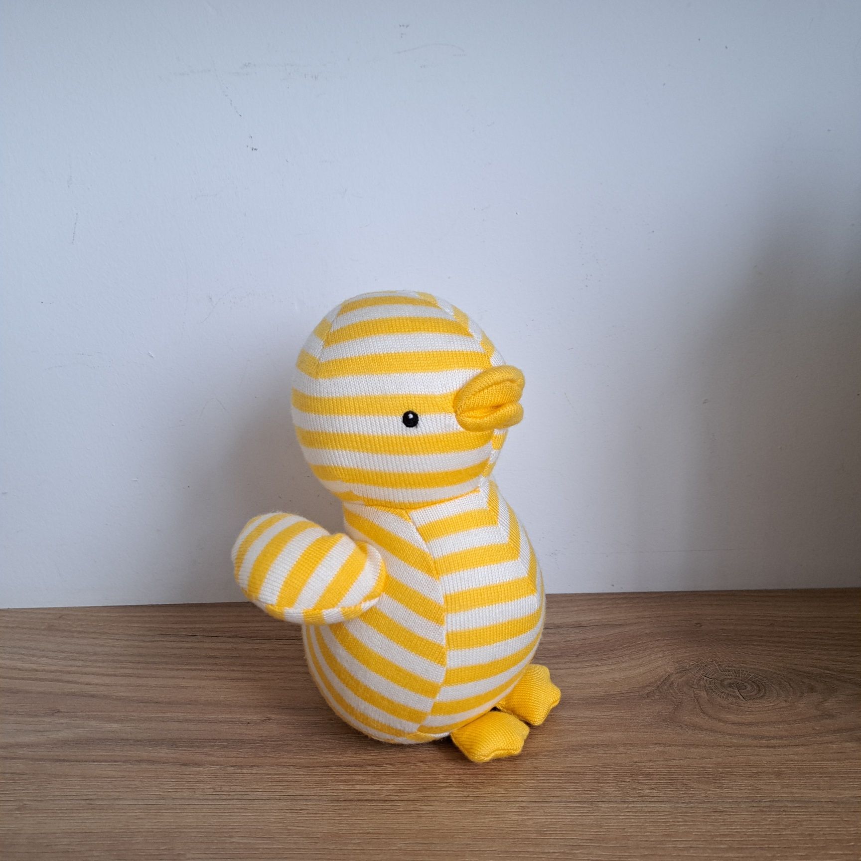 Jellycat Dilys Duck maskotka kaczka z dzwoneczkiem