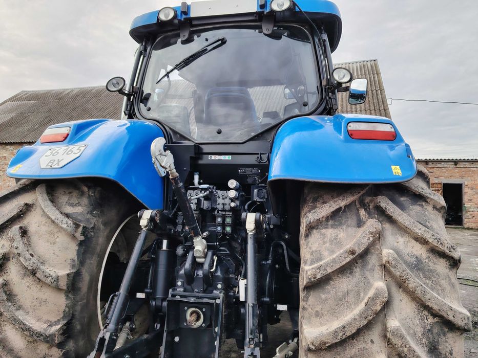 трактор New Holland 7070