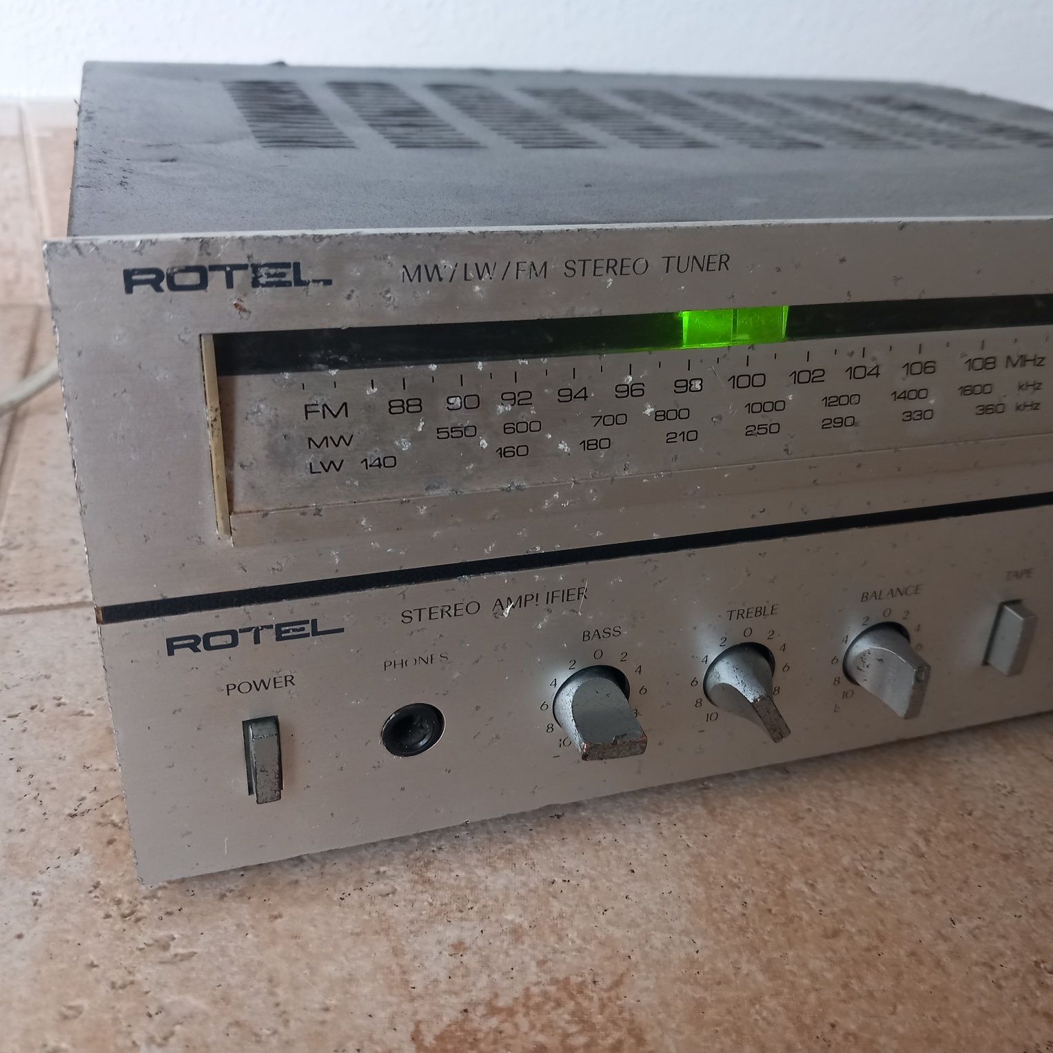 Rotel stereo receiver/Amplificador