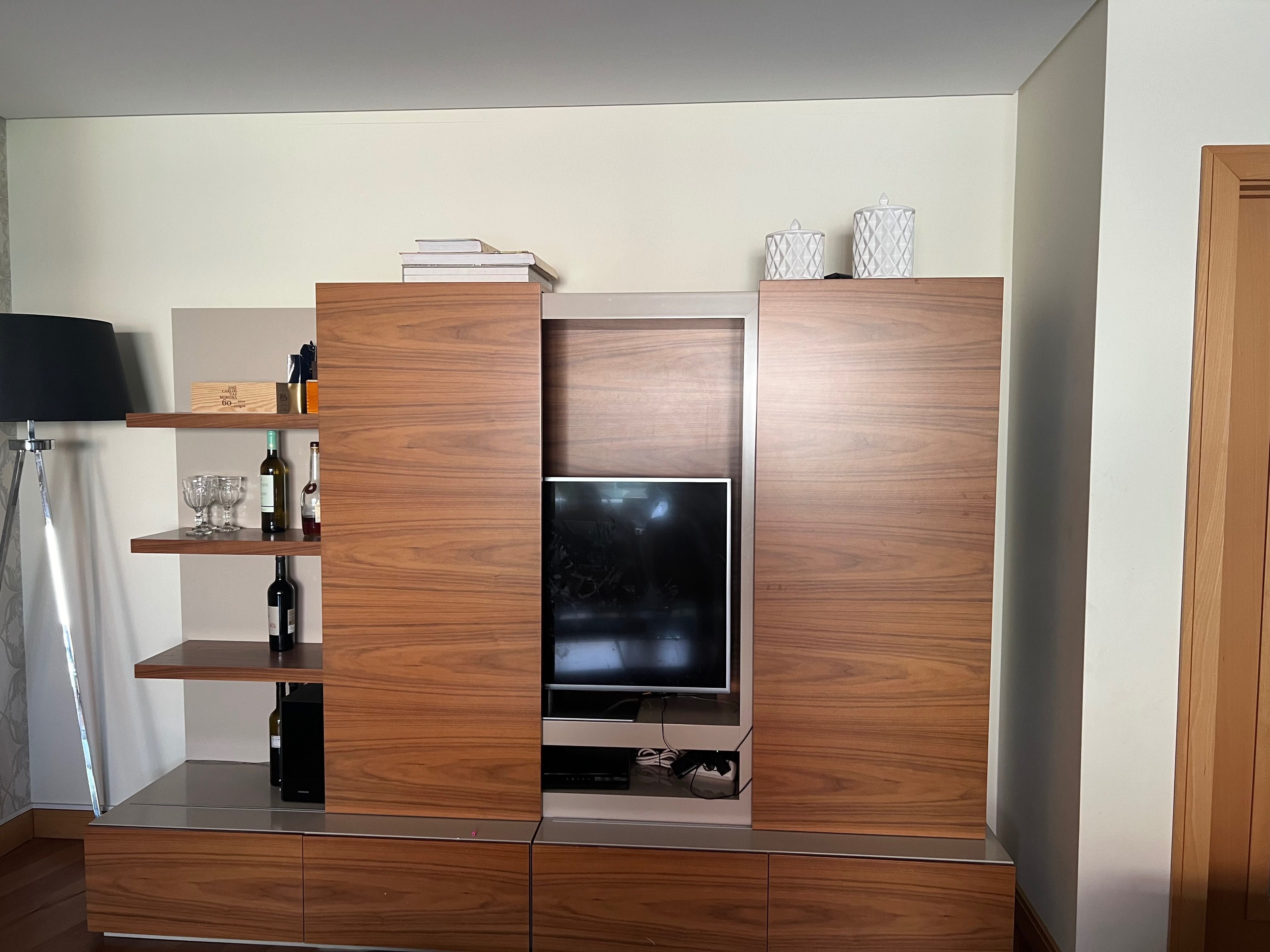 Móvel de TV Elegante e Funcional para qualquer sala ,