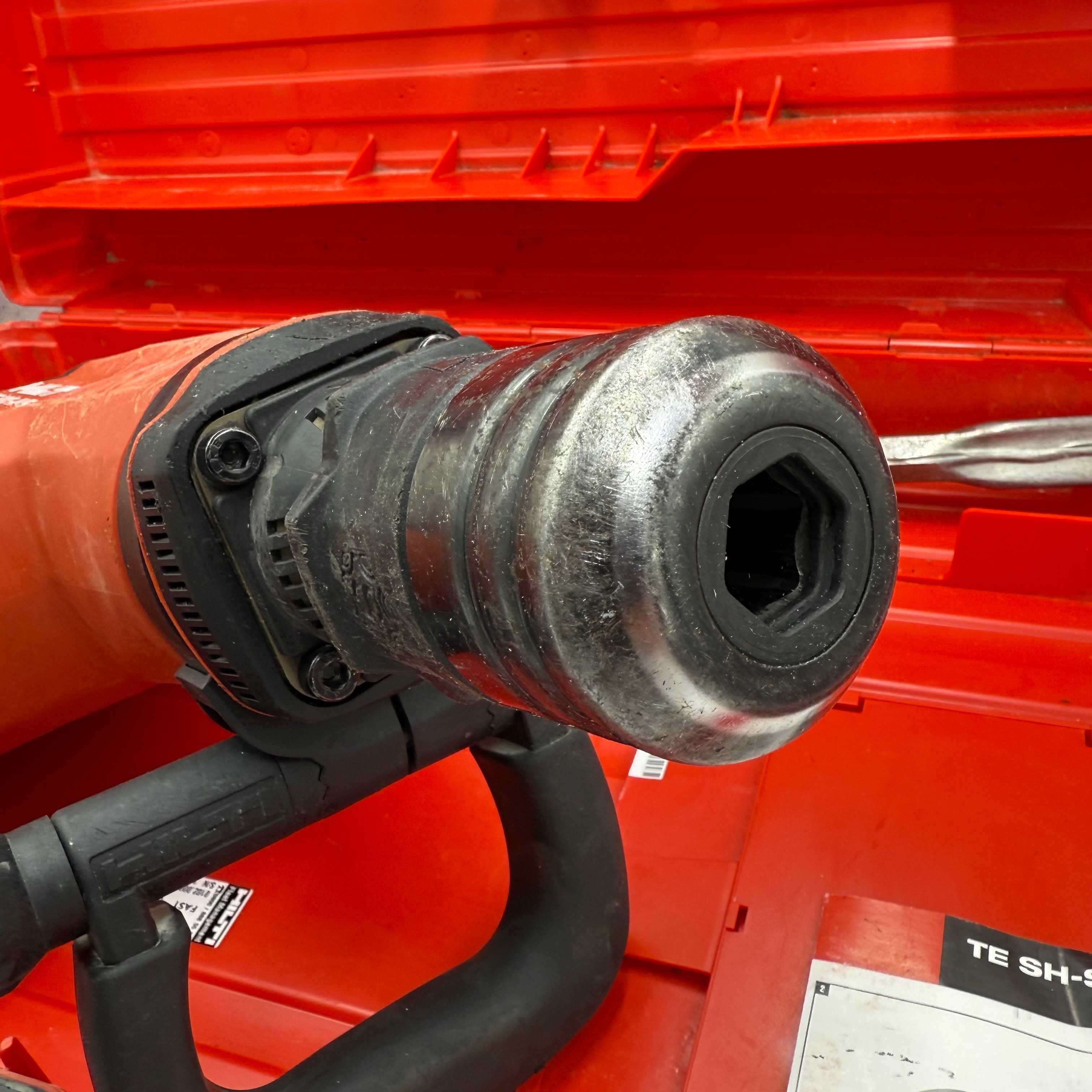 Młot wyburzeniowy HILTI TE 800-AVR z walizką ZADBANY - Moc 21J - FVm