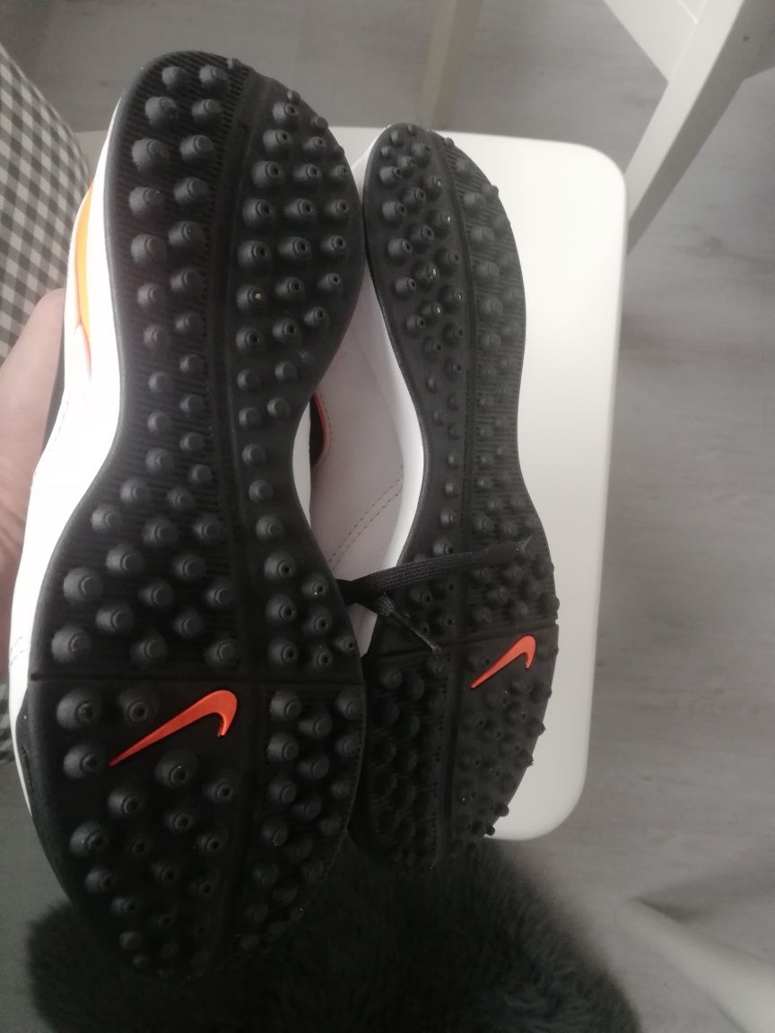 Buty piłkarskie NIKE 35,5