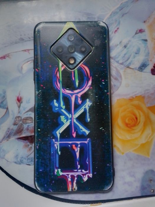 Телефон Infinix Zero 8