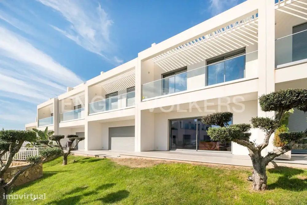 Moradia em banda moderna com 3 quartos perto da Galé