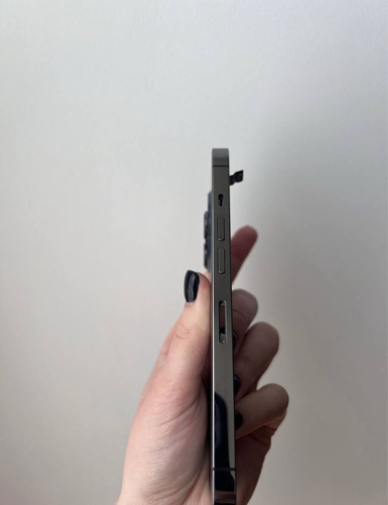 Оригінальний корпус на iPhone 13 Pro Graphite
