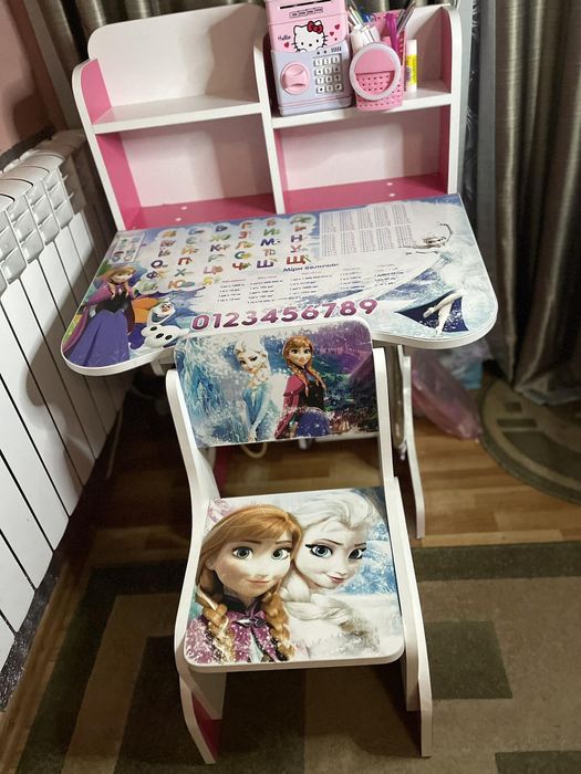 Продається дитяча парта