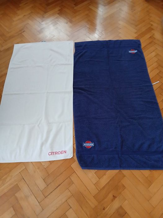 Dwa  duże  ręczniki biały i  granatowy
