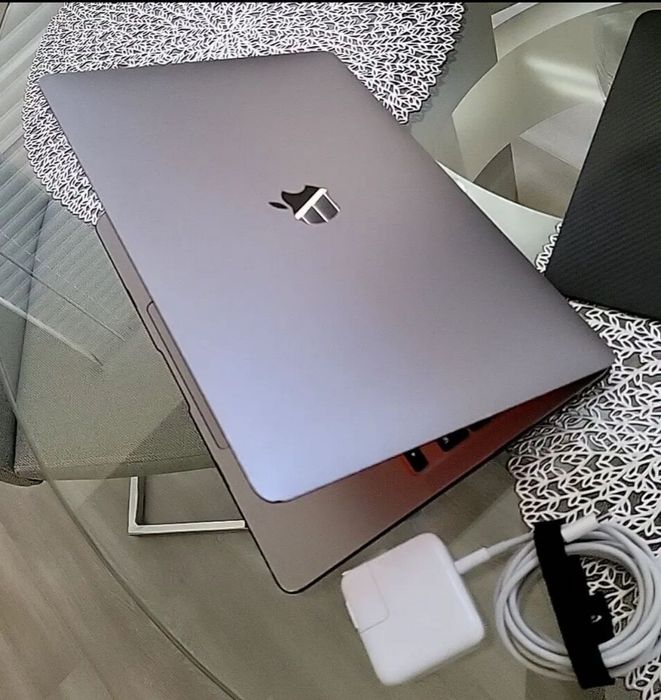 Ноутбук Apple MacBook Air M1 A2337 16Gb 512gb 65 Циклів Акб 100%