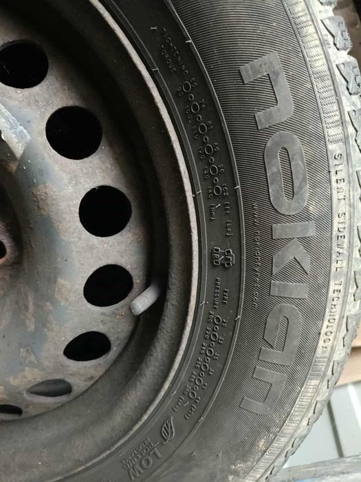 Sprzedam koła do golfa 5. Felgi stalowe opony zimowe.