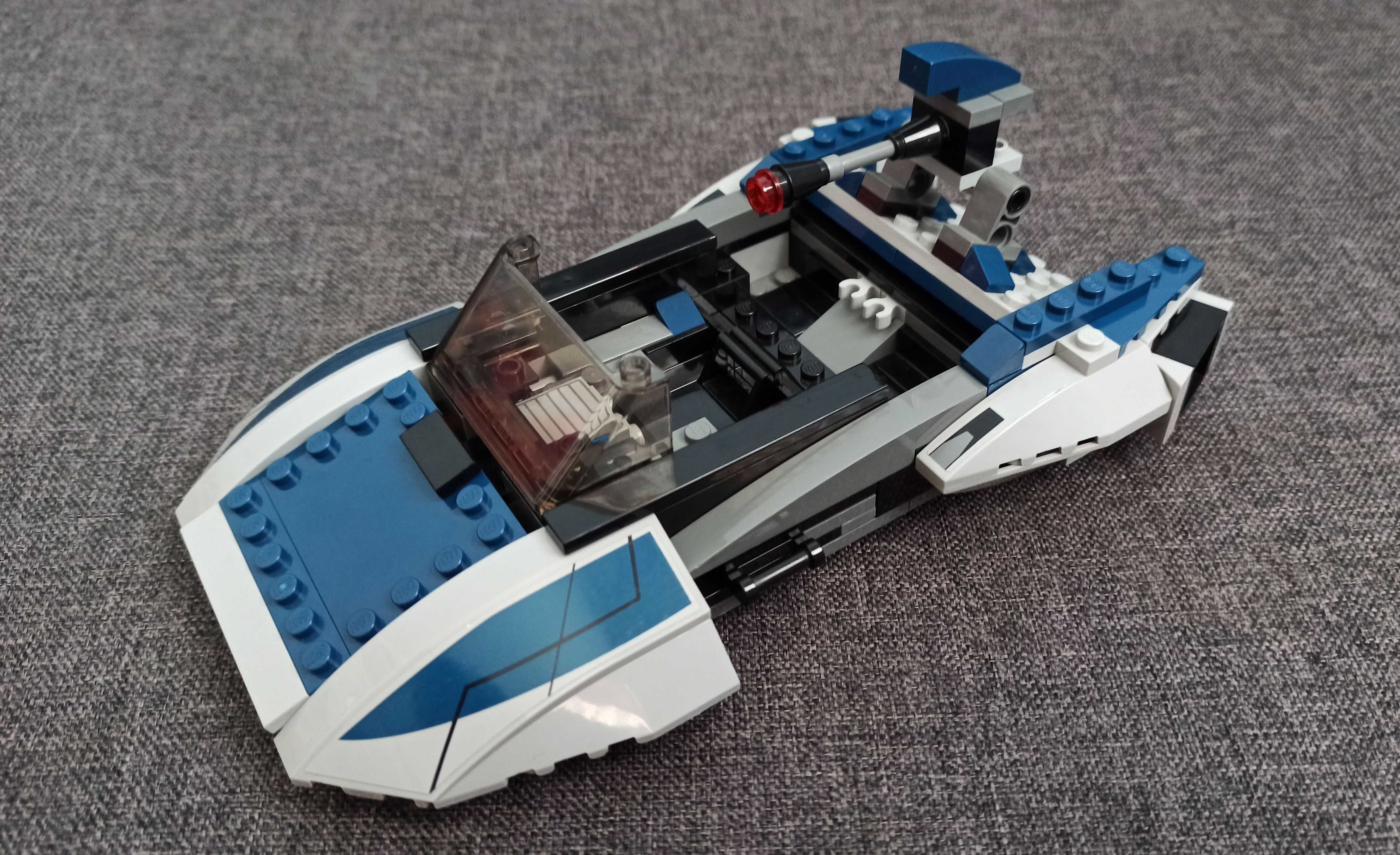 LEGO 75022 Star Wars Mandalorian Speeder BOX